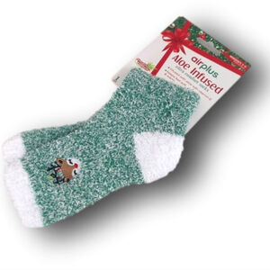 NEW: cozy aloe-infused reindeer socks